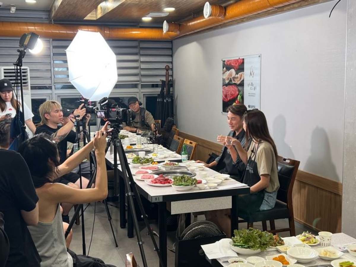 홍콩 대표 방송사인 TVB의 한우 유통 취재 장면. / 경북도 제공)