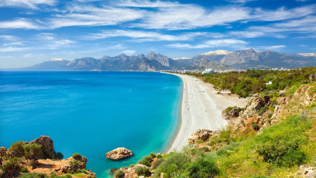 안탈리아 콘야알티 해변. / IgorZh-shutterstock.com