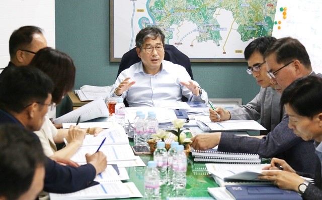 나주시가 지난 26일 강상구 부시장(가운데) 주재로 신규 시책 발굴 아이디어 회의를 개최했다.