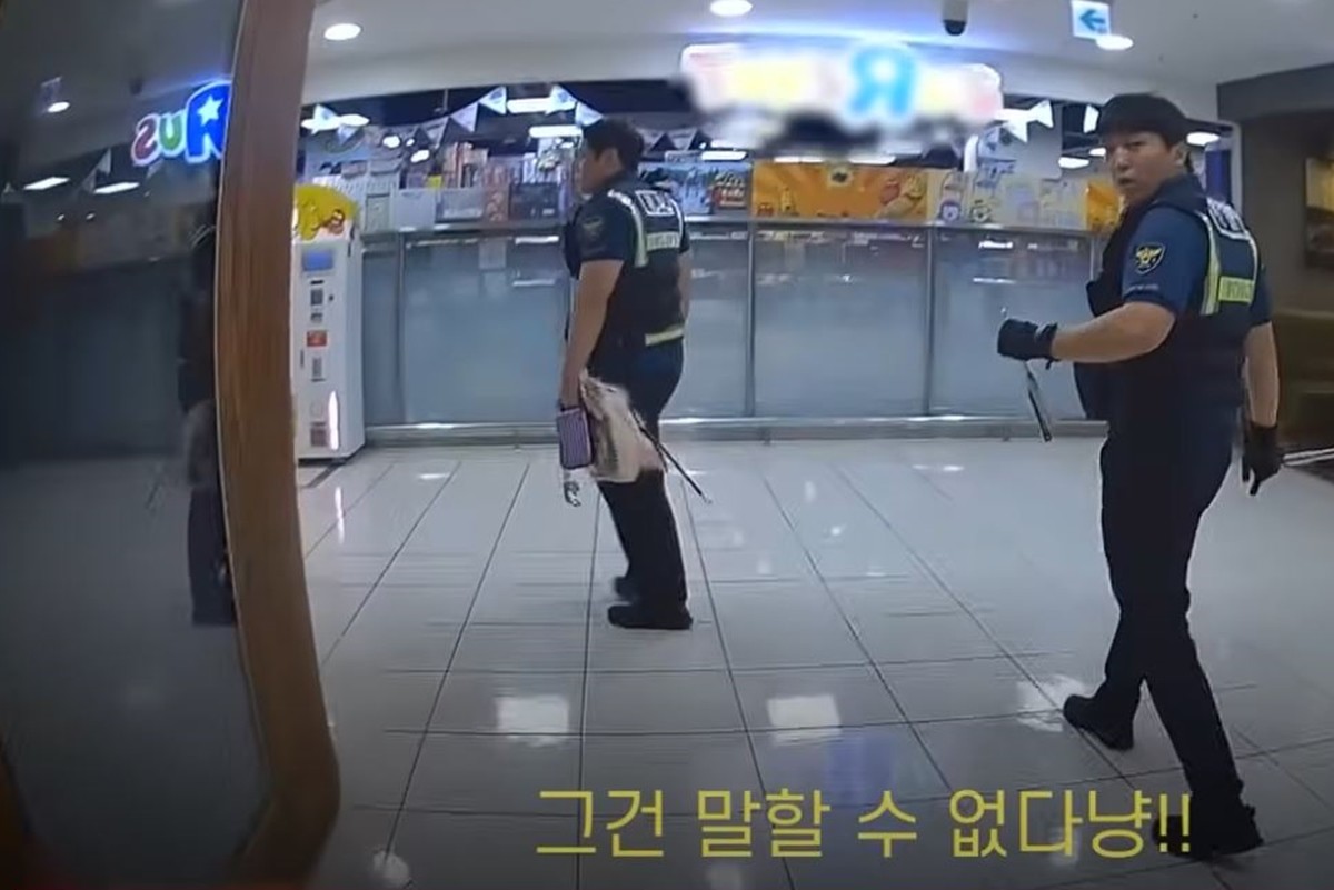 ‘칼 왜 들고 있었냐'는 경찰관의 질문에… / 경찰청 유튜브