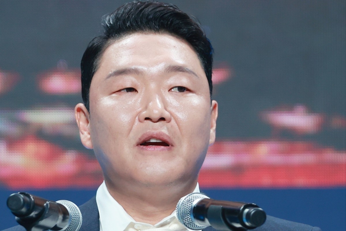 가수 싸이 자료 사진. 싸이의 소속사 피네이션은 28일 공식 입장문을 내고 '전문의약품인 수면제를 대리수령한 점은 명백한 과오이자 불찰'이라며 '죄송하다'라고 밝혔다. / 연합뉴스