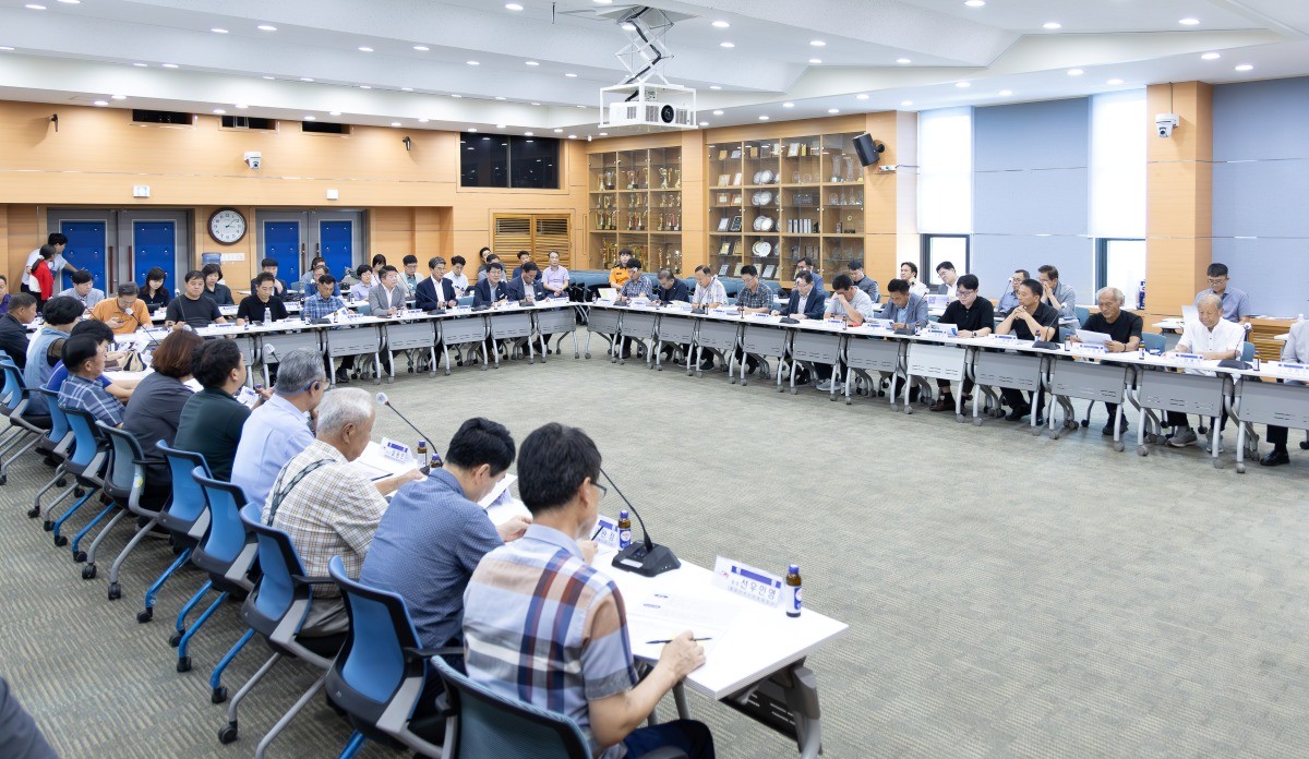 지난 27일, 김돈곤 군수가 ‘청양 고추·구기자 축제’ 최종보고회를 진행하고 있다. / 청양군