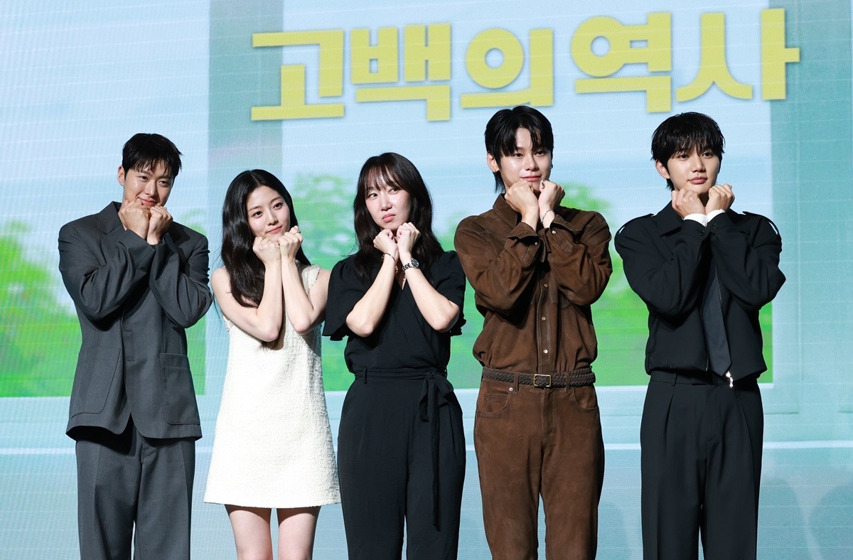 영화 '고백의 역사' 제작발표회에 참석한 배우 공명(왼쪽부터)과 신은수, 남궁선 감독, 차우민, 윤상현 / 넷플릭스
