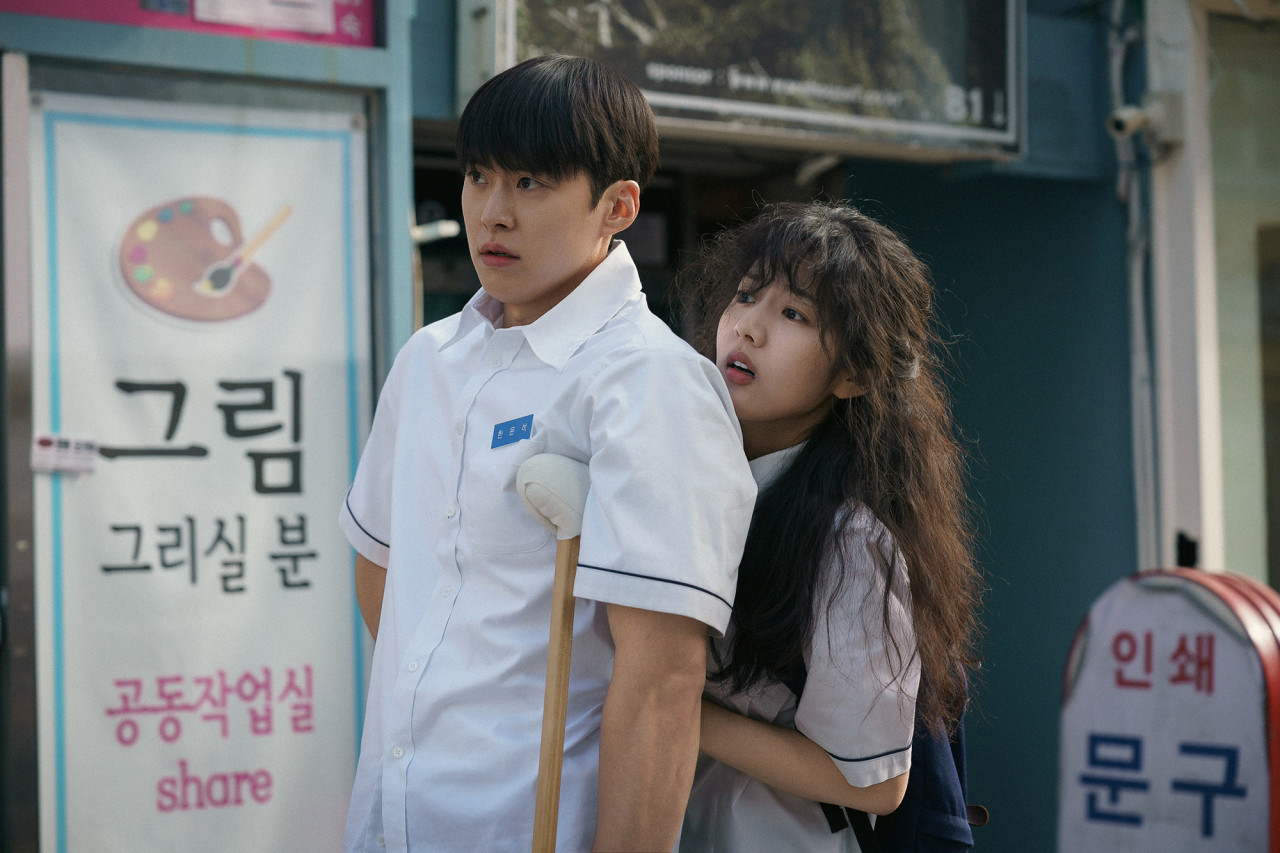 영화 '고백의 역사' 주연 배우 공명과 신은수 / 넷플릭스
