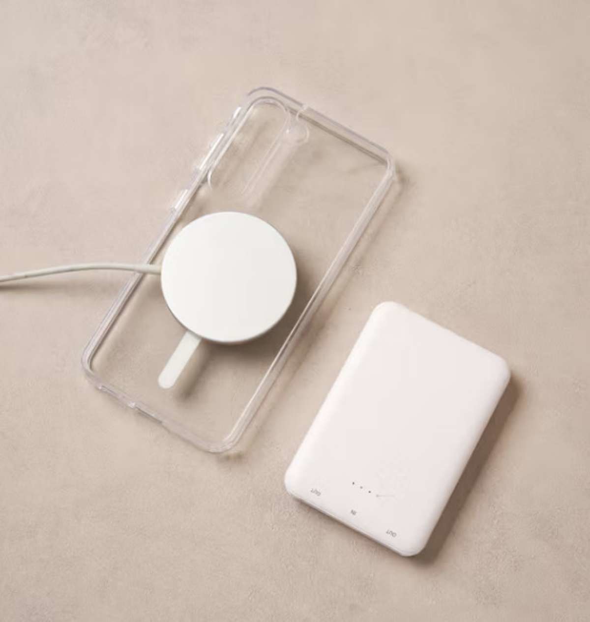 맥세이프 호환용 케이스3 (갤럭시S23) 제품. 자료사진. / 다이소