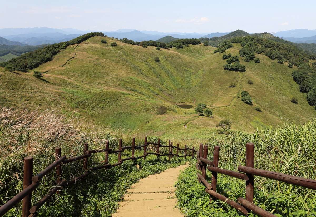 민둥산. / Stock for you-shutterstock.com