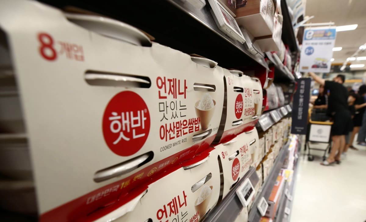 대형마트에 진열된 즉석밥들 / 뉴스1