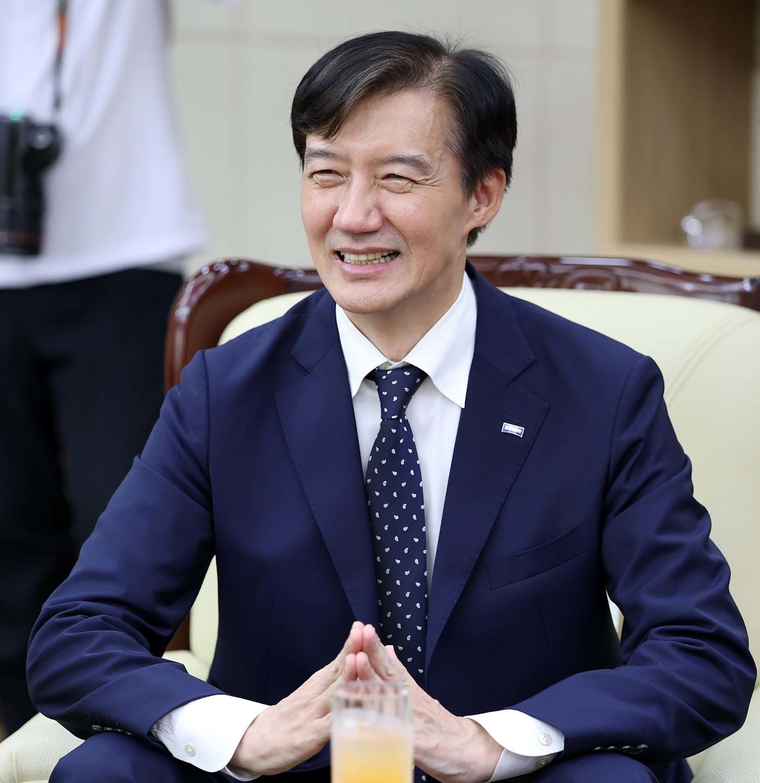 조국 조국혁신당 혁신정책연구원장이 28일 전북 익산시 원불교 중앙총부를 방문해 나상호 원불교 교정원장을 만나 대화를 나누고 있다.  / ㅠ스1