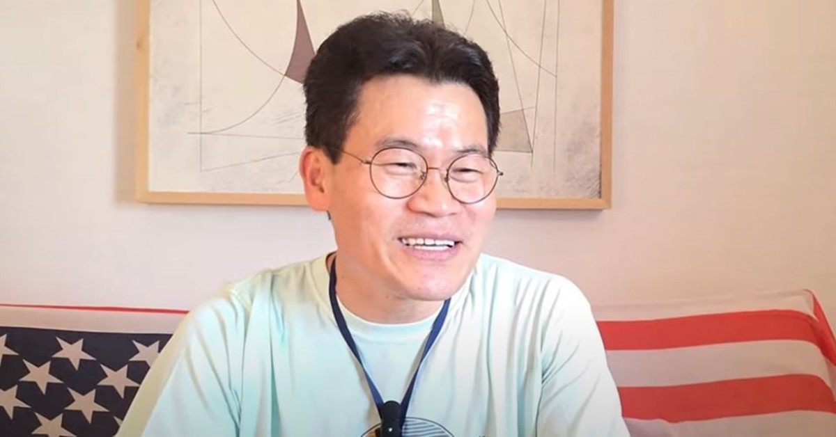 미국에서 라이브 방송 진행하는 전한길 씨. / 유튜브 채널 '전한길뉴스'