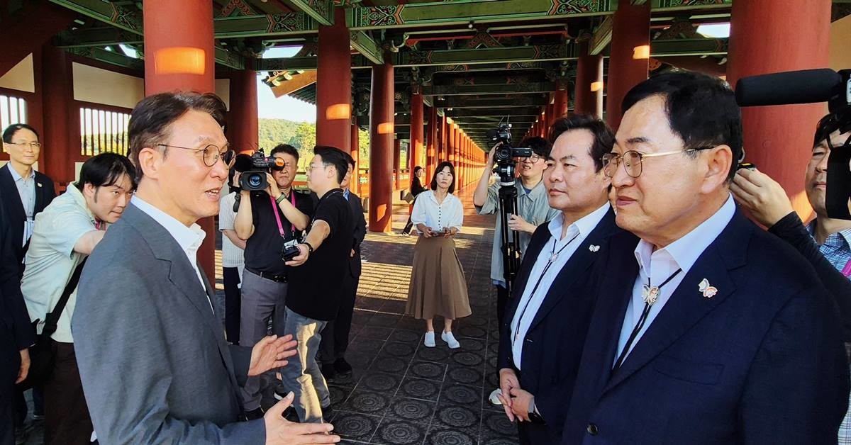 (왼쪽부터) 김민석 국무총리, 김학홍 경북부지사, 주낙영 경주시장/경북도