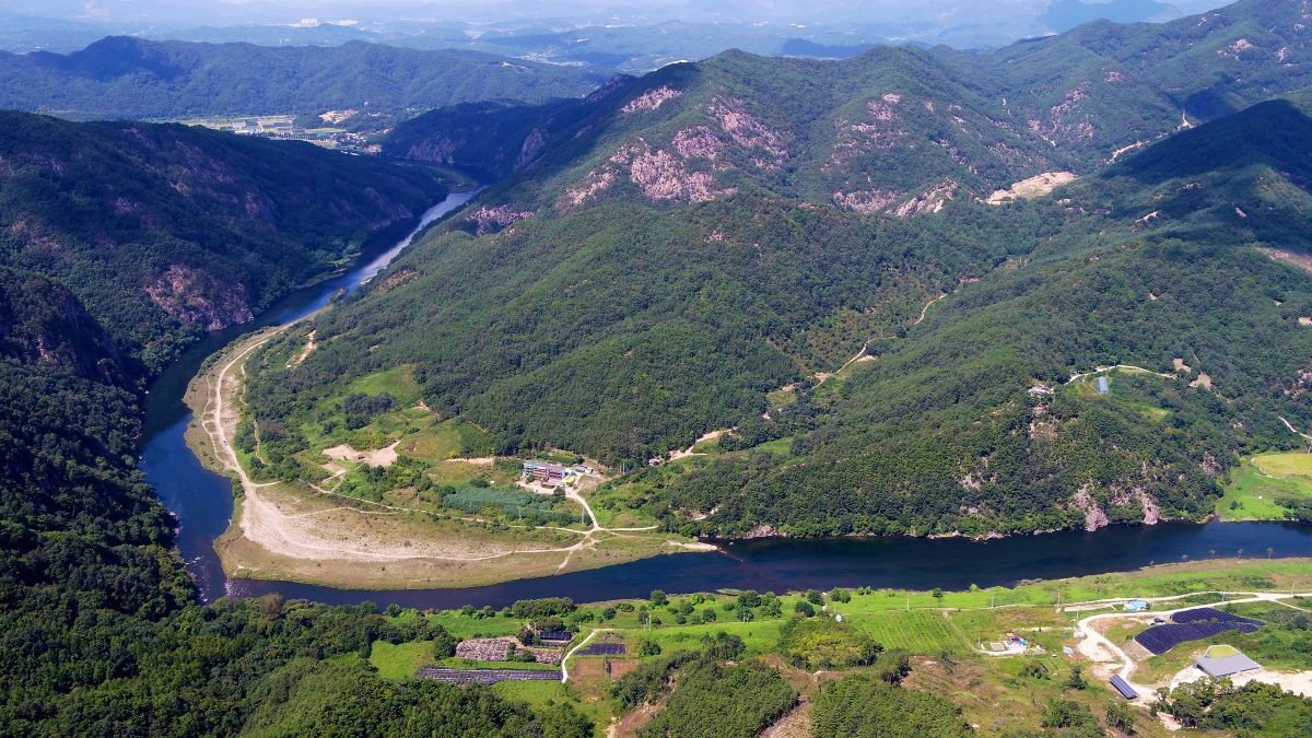 금산 적벽강 비단물길 / 충청남도 제공