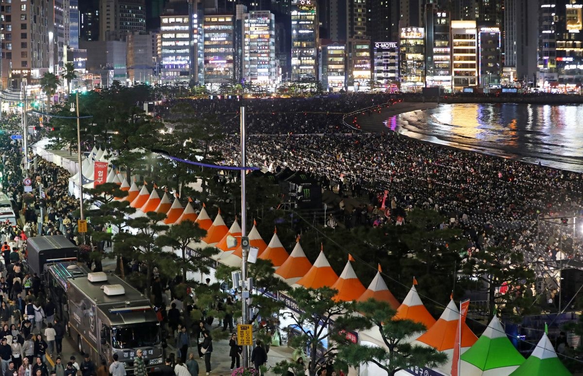 부산불꽃축제 인파 / 뉴스1