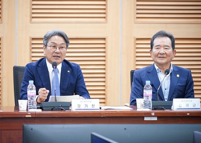 강기정 광주광역시장이 1일 오전 서울 여의도 국회 의원회관 제2세미나실에서 열린 '국가 AI컴퓨팅센터 광주 유치위원회 출범식'에 참석해 환영사를 하고 있다./광주광역시 제공