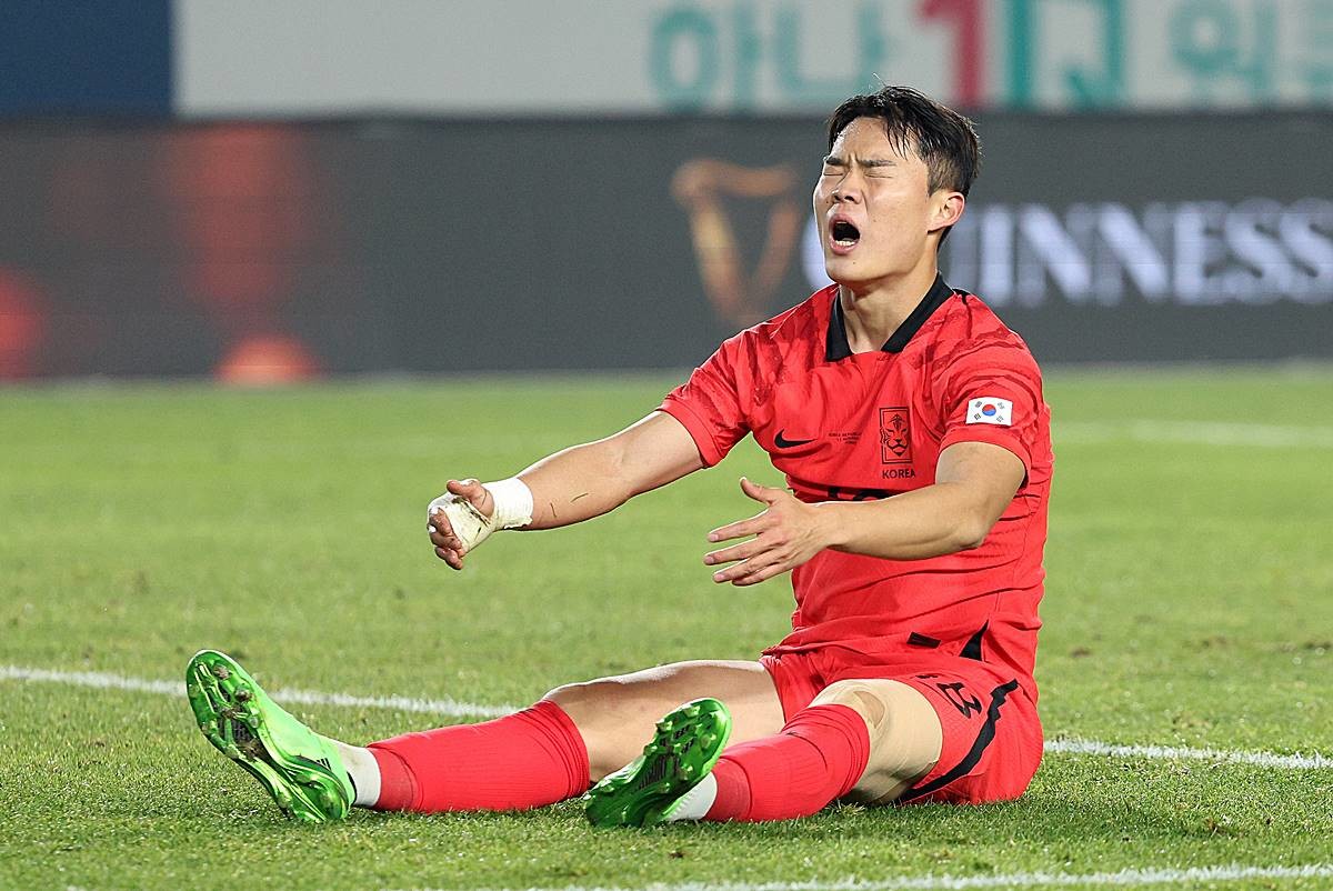 오현규가 2022년 11월 11일 오후 경기 화성시 화성종합경기타운 주경기장에서 열린 축구 국가대표팀 친선전 대한민국과 아이슬란드의 경기 후반전에서 페널티박스 찬스를 놓치고 있다 / 뉴스1
