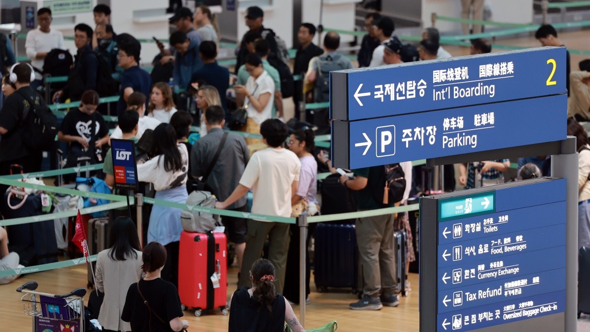 붐비는 인천국제공항 출국장. 기사의 이해를 돕기 위한 사진 / 연합뉴스