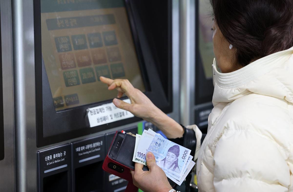 지하철 일회용권 발매기 카드결제 도입 / 뉴스1