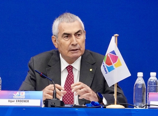 우르 에르데네르 세계양궁연맹 회장이 2일 김대중컨벤션센터에서 열린 세계양궁연맹 총회 본회의에서 인사말을 하고 있다./광주광역시 제공