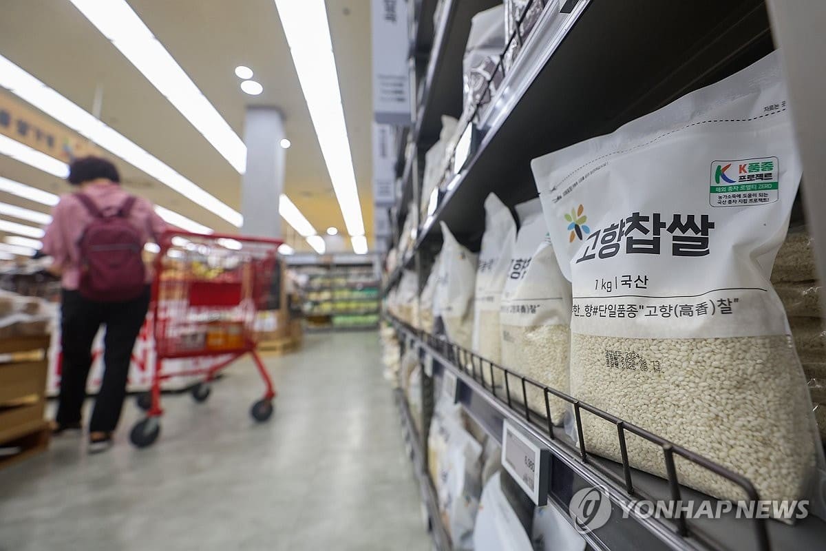 대형마트 매대에 진열된 찹쌀 / 연합뉴스