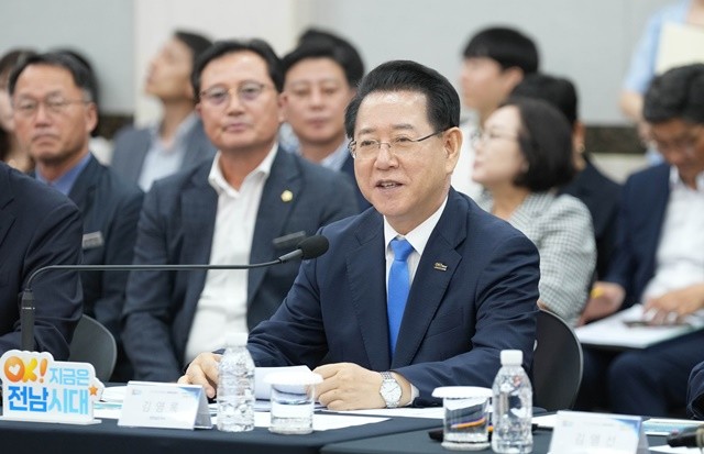 김영록 전라남도지사가 2일 나주시청에서 열린 ‘나주시 정책비전 투어’행사에 참석해 인사말을 하고 있다.   / 전남도
