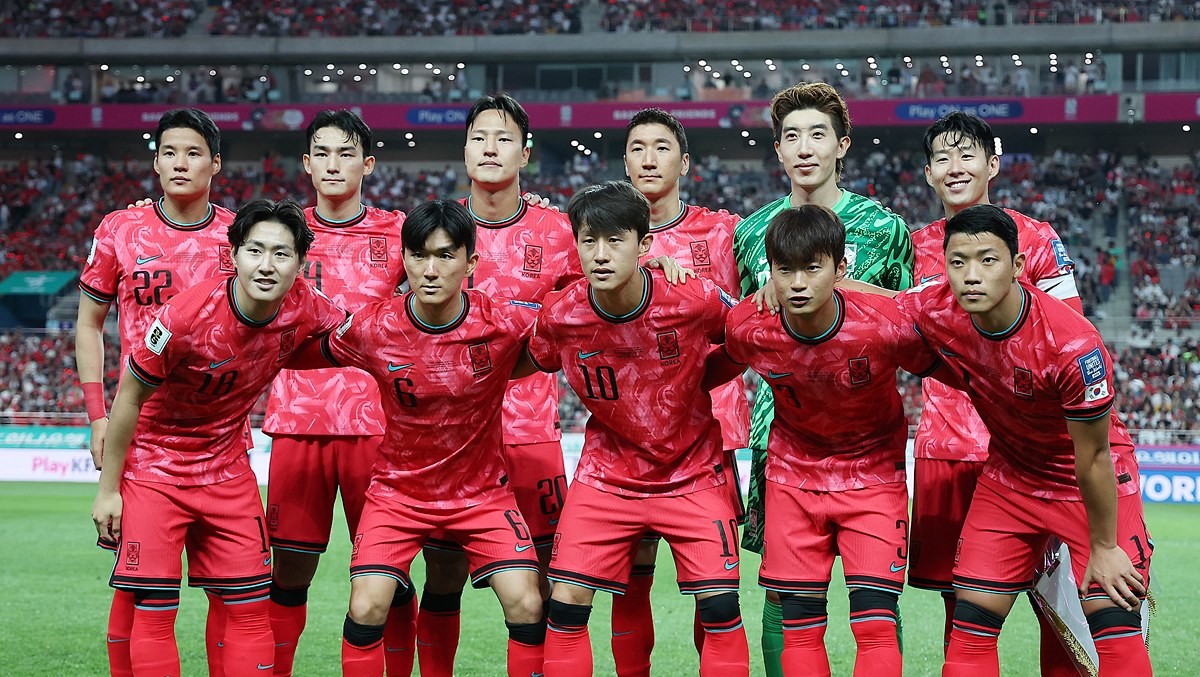 2026 북중미 월드컵 아시아 2차 예선 조별리그 C조 6차전 대한민국과 중국의 경기를 앞두고 대한민국 축구 국가대표 선수들이 기념 촬영을 하고 있는 모습 / 뉴스1