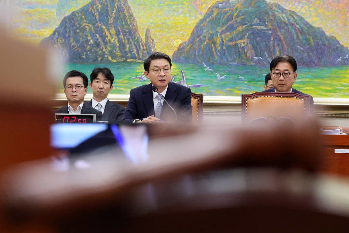 금융위원장 후보자가 지난 2일 서울 여의도 국회에서 열린 국회 정무위원회에서 열린 인사청문회에 출석해 의원 질의에 답변하고 있다 / 뉴스1