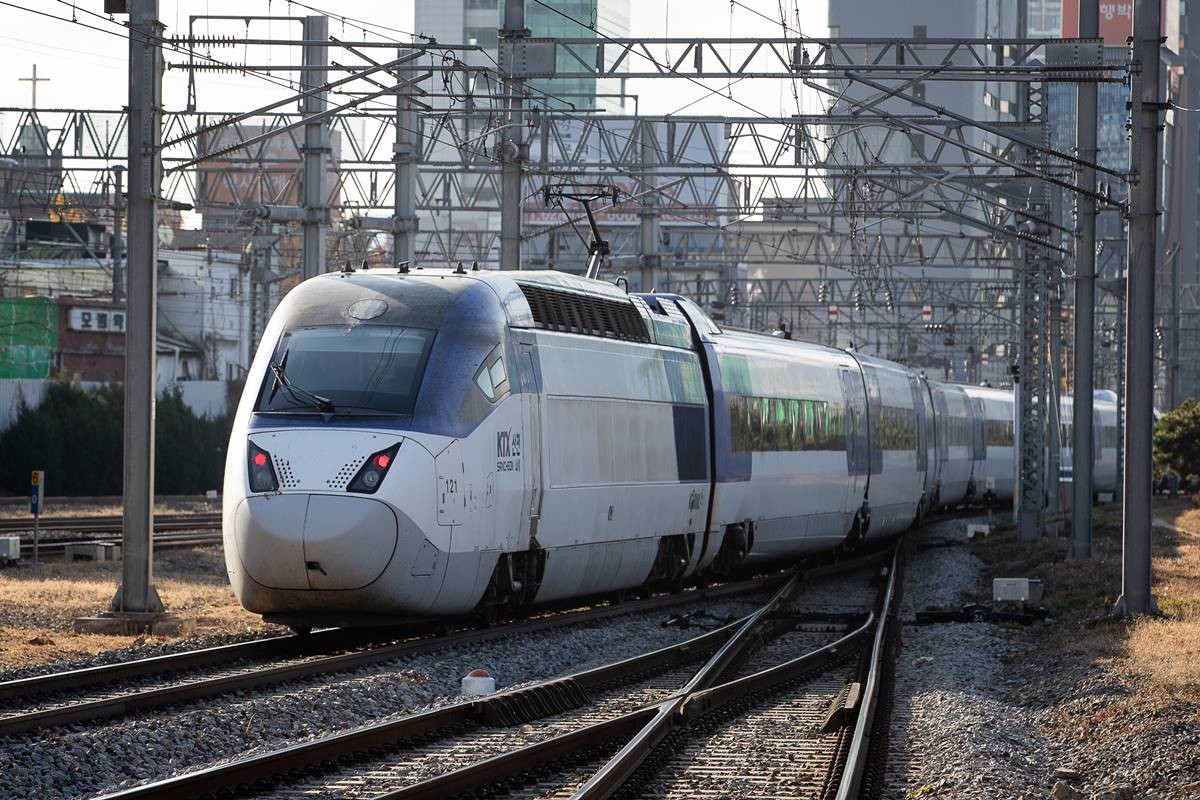 달리는 KTX 자료사진 / 뉴스1