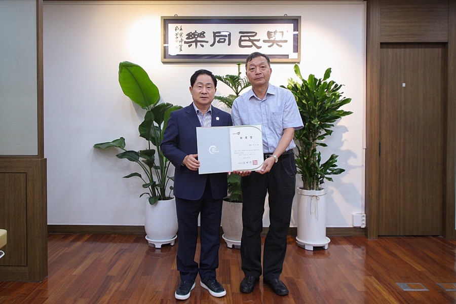 주광덕 남양주시장(왼쪽)