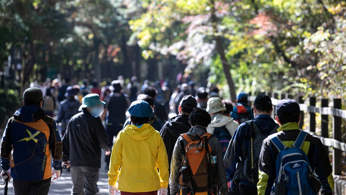 서울 관악구 관악산 등산로 입구에서 등산객들이 산으로 향하고 있다. 기사의 이해를 돕기 위한 사진 / 뉴스1