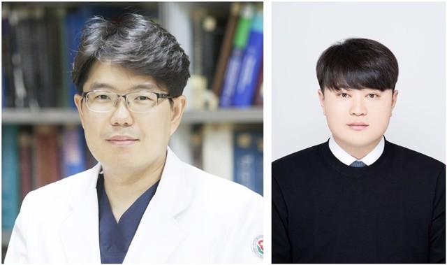 전남대병원 이건우 교수(왼쪽)· ㈜나노바이오시스템 김장호 대표