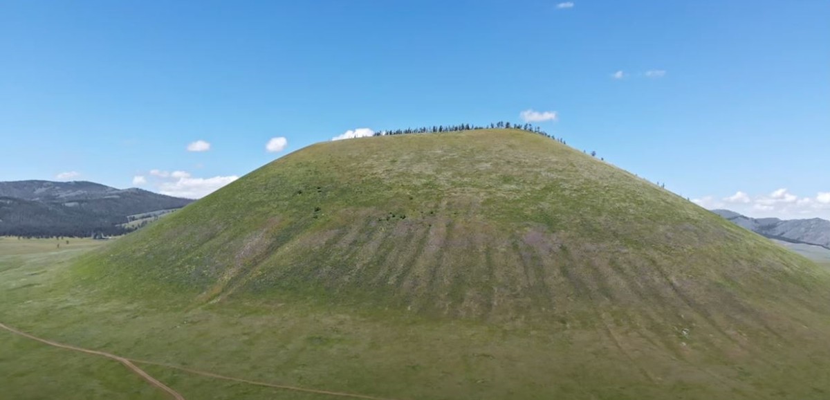 오랑터거 화산 외형. / 유튜브 채널 'Wayne R Mattocks'