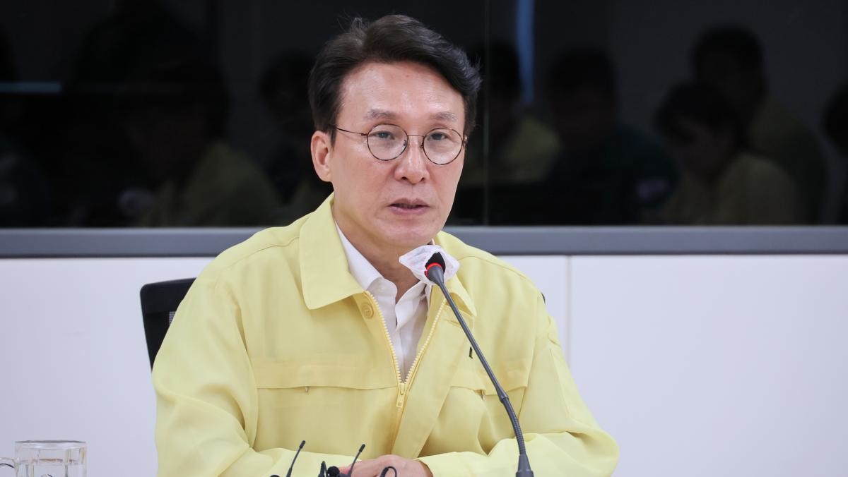 김민석 국무총리가 지난 5일 강원 강릉시청 재난상황실에서 열린 강릉 가뭄 대책회의에서 발언하고 있다. / 연합뉴스