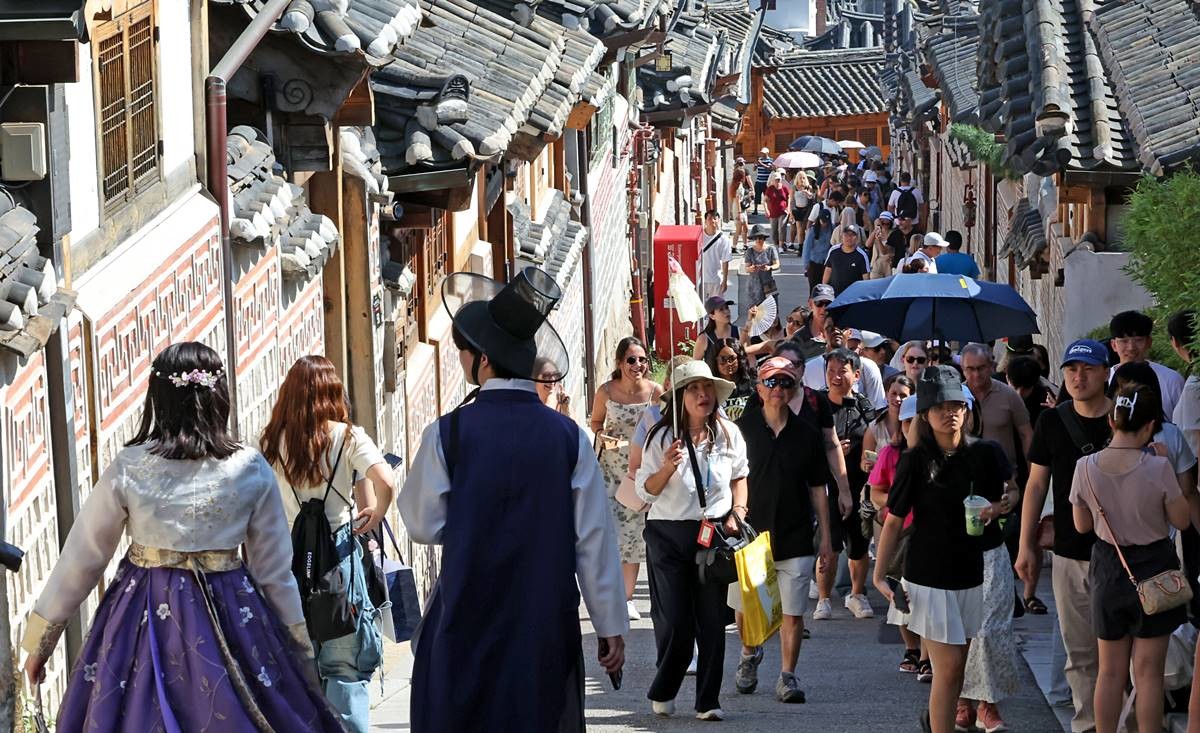 서울 찾은 외국인 관광객들 / 뉴스1