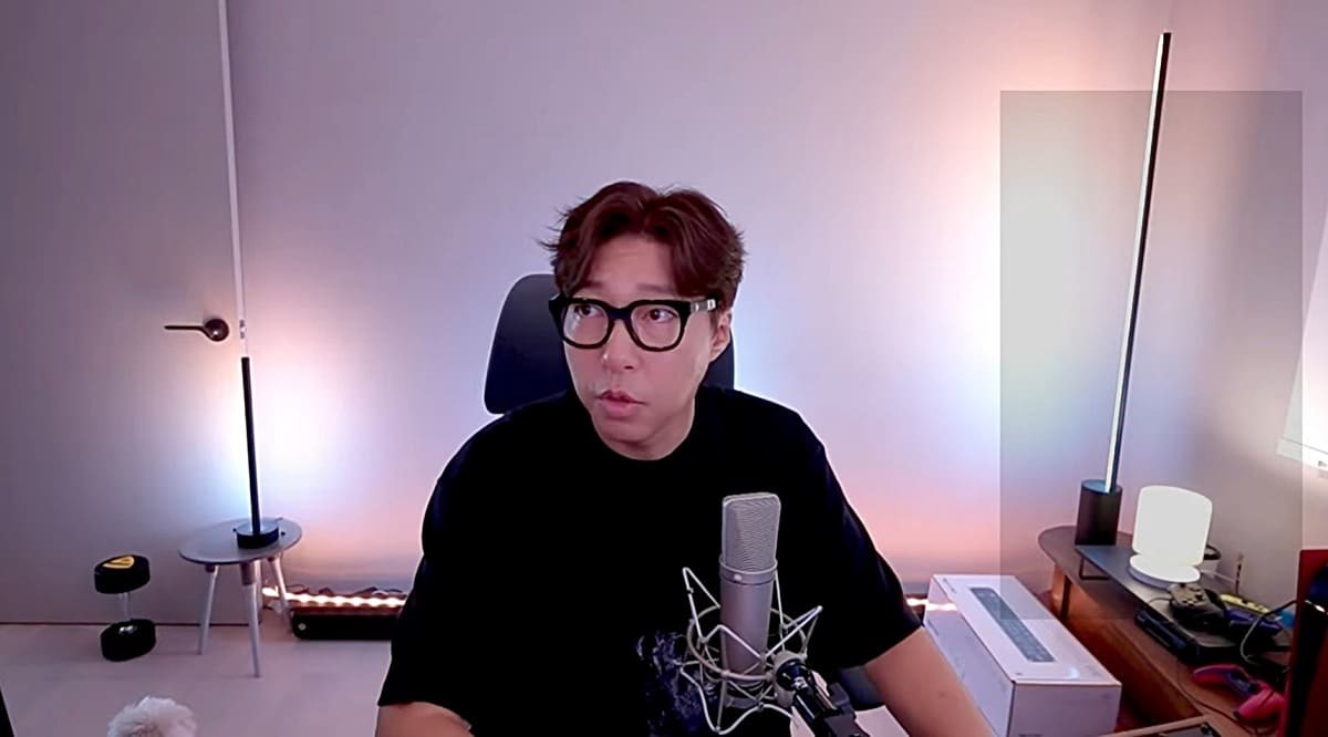 유튜버 대도서관 지난 4일 라이브 방송 진행 당시 모습 / 유튜브 '대도서관TV (buzzbean11)'