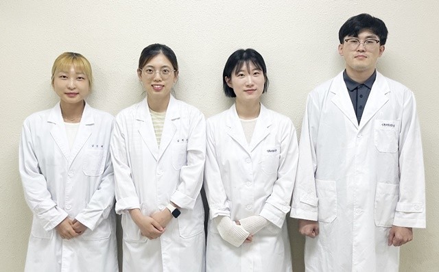 (오른쪽부터) 김건호 박사, 최지선 박사, 김하은 박사, 김민재 박사과정생
