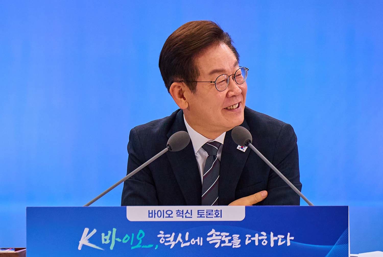이재명 대통령이 5일 인천 송도 컨벤시아 그랜드 볼룸에서 열린 '바이오 혁신 토론회'에서 발언하고 있다. / 대통령실 제공