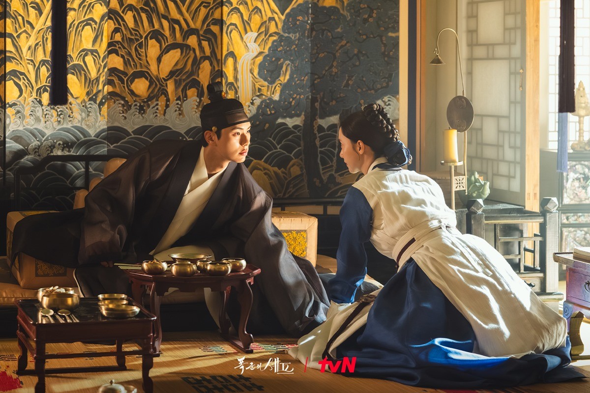 드라마 '폭군의 셰프'에서 로맨스 연기를 선보이는 이채민과 임윤아 / tvN