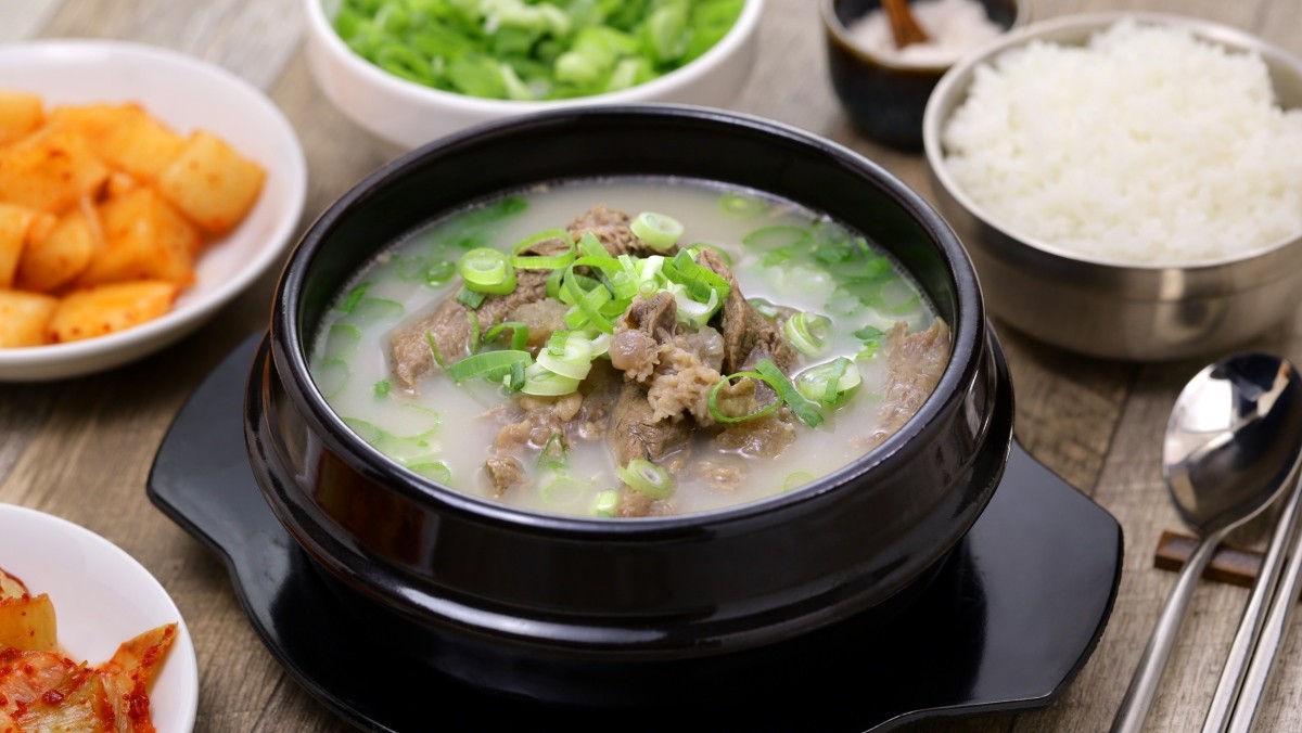 한우곰탕 / bonchan-shutterstock.com