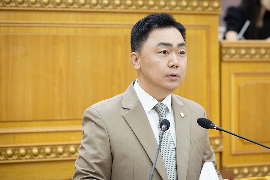 정희태 의원이 제380회 임시회 제2차 본회의에서 ‘교통안전을 위한 배달 오토바이 운전자 위반행위 단속 강화 요청 건의안’을 대표발의하고 있다