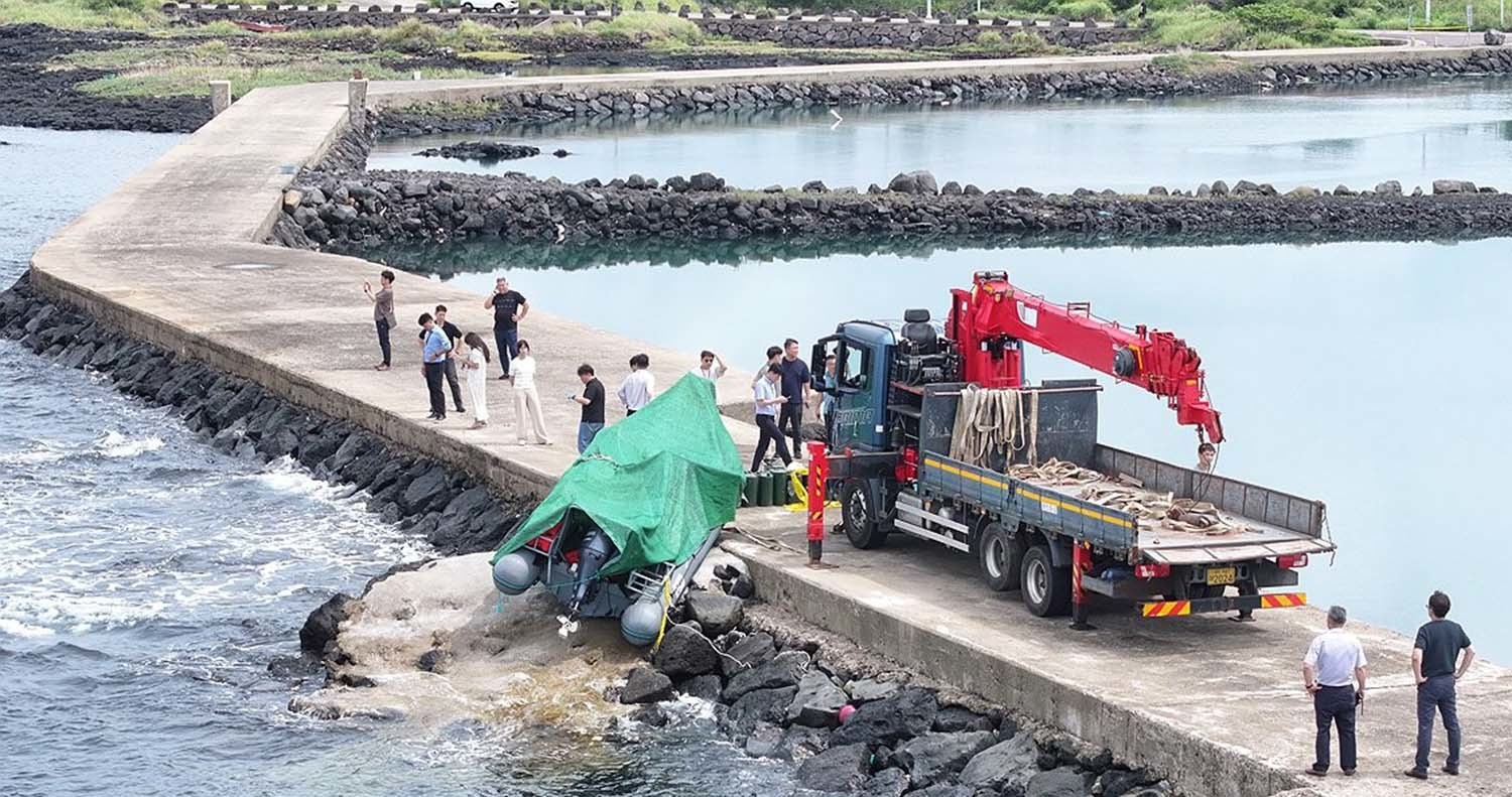 제주 서쪽 해안에서 중국인들이 고무보트를 타고 밀입국한 사실이 드러나 충격을 주고 있다. / 연합뉴스