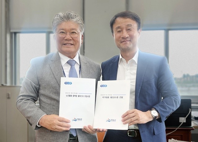 장세일 영광군수가 지난 8일 한병도 국회 예결위원장을 만나 지역 핵심 현안사업 지원을 건의했다. 영광군 제공.