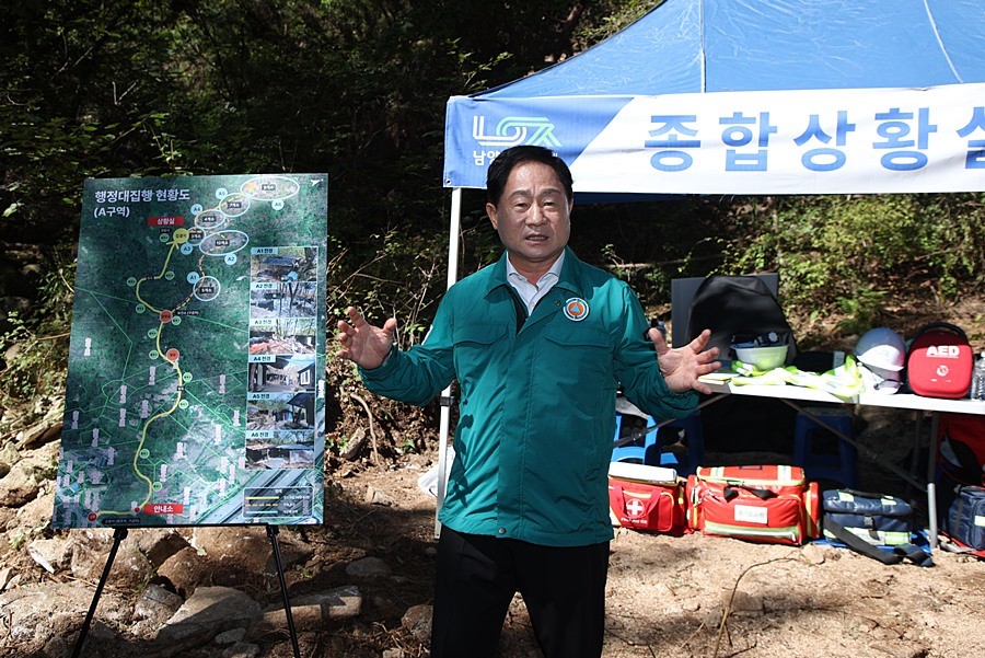 대집행 현장을 설명 중인 주광덕 시장