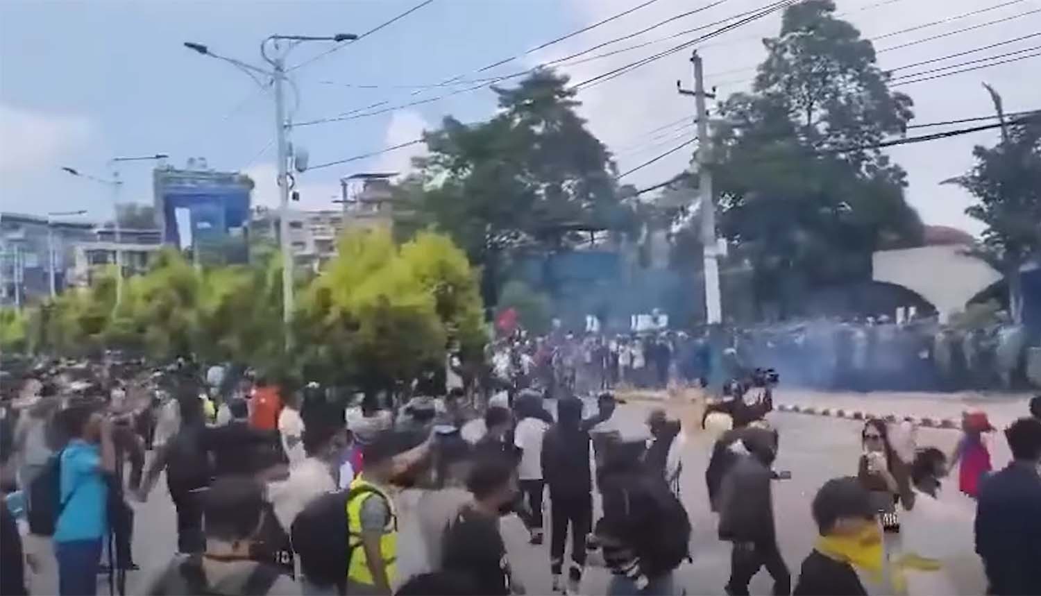 네팔 정부가 SNS 접속을 차단한 것에 반발하는 반정부 시위가 격화하고 있다. / '뉴스1 TV' 유튜브 영상 캡처