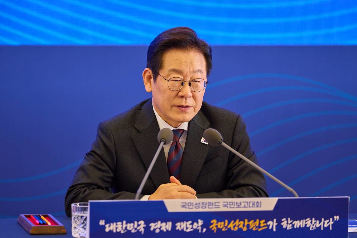 이재명 대통령이 지난 10일 서울 마포구 프론트원에서 열린 국민성장펀드 보고대회에서 발언을 하고 있다 / 뉴스1, 대통령실 제공