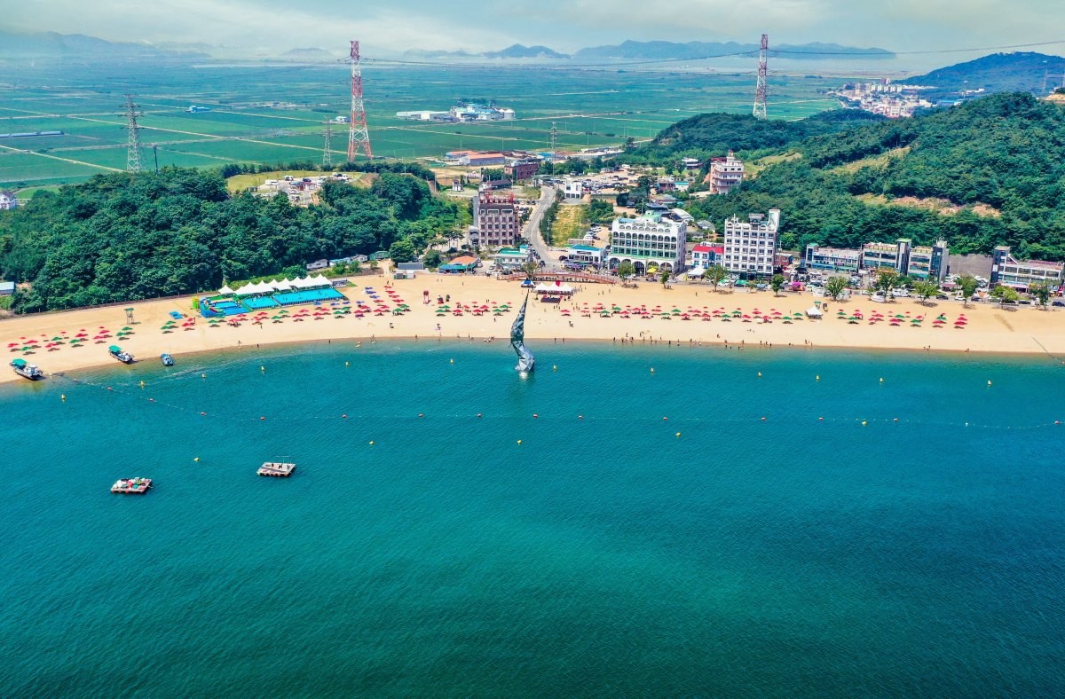 왜목마을 해수욕장 전경 / 당진시