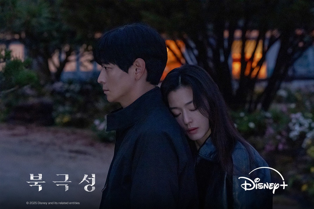 드라마 '북극성' 주연 배우 강동원과 전지현 / 디즈니+