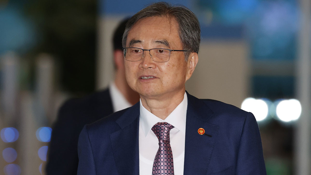 미국 이민단속국의 한국인 구금을 해결하기 위해 출국하는 조현 외교부장관. / 뉴스1