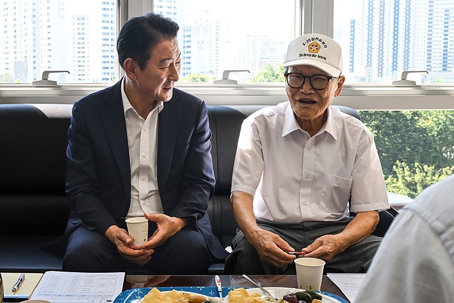김동근 시장이 9월 11일 보훈회관에서 ‘보훈단체별 정책 간담회’를 진행하고 있다