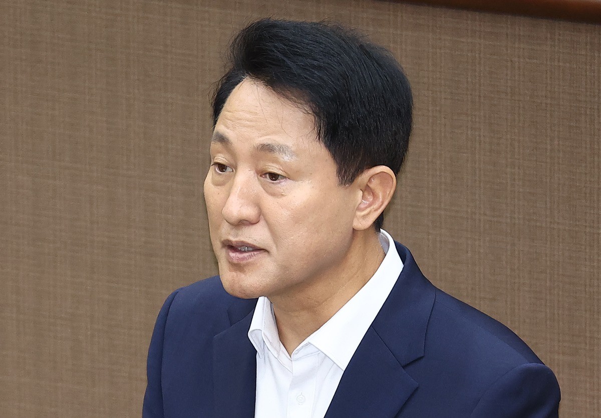 오세훈 서울시장 자료 사진.     오세훈 시장은 12일 페이스북에 올린 '특검에도 금도가 있어야 합니다'라는 제목의 글을 올렸다. / 연합뉴스