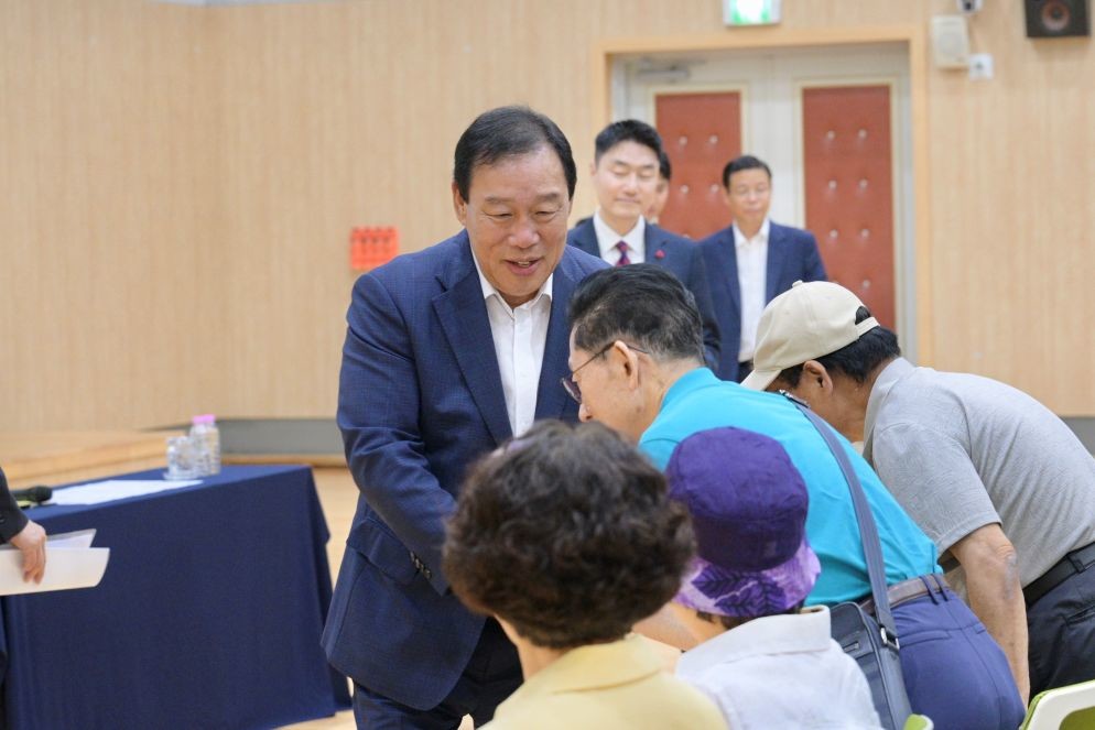 최민호 시장, 시니어클럽과 다섯 번째 찾아가는 현장 소통 / 세종시