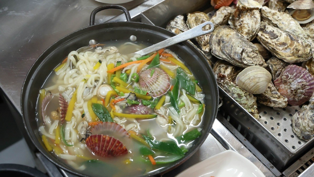 바지락 칼국수 / Light Win-shutterstock.com